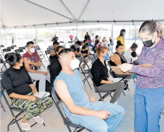  ?? ALBERTO HIERRO ?? La ciudadania continúa tomando las medidas de prevención