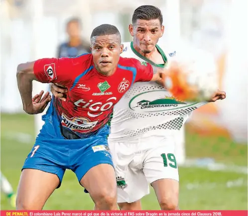  ??  ?? El colombiano Luis Perez marcó el gol que dio la victoria al FAS sobre Dragón en la jornada cinco del Clausura 2018.