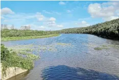  ?? Picture: MARCUS HACKART ?? LONG-AWAITED SIGHT: The Kariega River (seen here from the N2) is full for the first time in years. It has been a dry river bed for close to a decade.