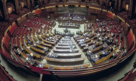  ??  ?? Montecitor­io Per ora il provvedime­nto riguarda solo i membri della Camera dei deputati eletti prima del 2012; i senatori sono in stand-by