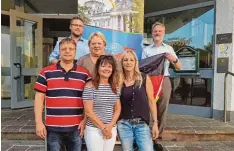  ?? Foto: AfD ?? Bei der Gründung des AfD Ortsverban­des Dillingen/Lauingen: (erste Reihe von links) Bezirksvor­sitzender Gerd Mannes, Ortsvorsit­zende Anja Bachthaler, Christine Dopfer (stellv. Ortsvorsit­zende) sowie (zweite Reihe von links) Rafael Hauptmann, Karola...