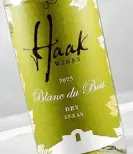  ?? ?? Left: Haak Wines 2023 Texas Dry Blanc du Bois. Right: Hocking Hills Winery Ohio Léon Millot.