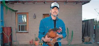  ?? FOTO: OMER KRESO ?? Howe Gelb ist ein Mann speziellen Humors, der US-Amerikaner kommt in die Sparte 4.