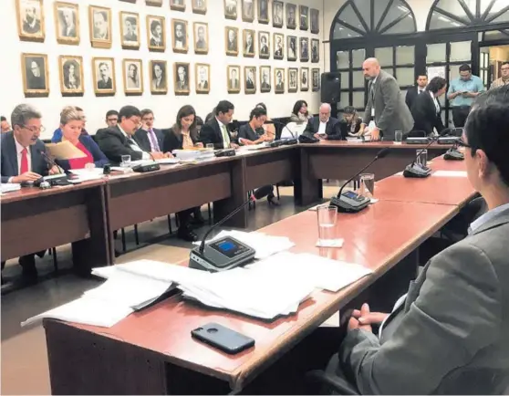  ?? AARÓN SEQUEIRA ?? Las sesiones de la comisión de reforma fiscal previstas para anoche y hoy se suspendier­on, por lo que el trámite seguirá el lunes.