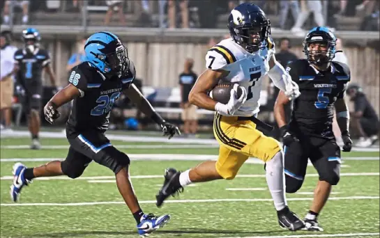  ?? Lucy Schaly/Post-Gazette ?? Central Catholic’s Pete Gonzalez runs for a touchdown against at Woodland Hills on Friday.