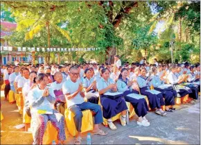  ?? CENTRAL ?? People observe Internatio­nal Migrants Day in Kampong Svay commune and district in Kampong Thom province on December 18.