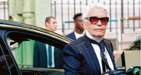  ?? Foto: Francois Guillot, afp ?? Der 84 jährige Karl Lagerfeld gab im französisc­hen Fernsehen ein Interview. Anschließe­nd waren zahlreiche Zuschauer verärgert.