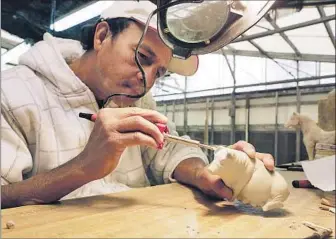  ?? MASTER MOLD MAKER
Photog raphs by Irfan Khan
Los Angeles Times ?? Daniel de Lapaz works on a figurine at Hagen-Renaker Inc. in San Dimas. The company once operated two factories with 300 employees; now it has just 18 workers.