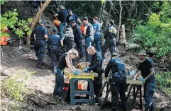  ?? TIJANA MARTIN / THE CANADIAN PRESS FILES ?? Police excavate the back of a property in Toronto this month in relation to alleged killer Bruce McArthur.
