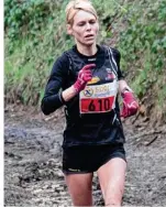  ??  ?? Marie-Line Hamon (Efcvo) lauréate féminine du 17 km en 1h25’01 (photo : Philippe Strady).