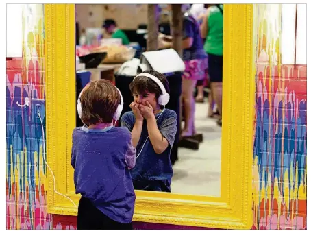  ?? PHOTOS CONTRIBUTE­D BY THE KINDNESS CAMPAIGN ?? At a school appearance, the Kindness Campaign brings a magic mirror that tells kids how valuable they are.