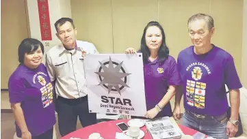  ??  ?? Soo (second right) and Johnny (second left) unveiling STAR’s new logo. Also seen in the photo are Sylvia (left) and Voon.