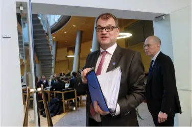  ?? FOTO: LEHTIKUVA/MIKKO STIG ?? PROBLEMEN LöSTA? Det ser nog bra ut nu, det ser ut att bli klart, säger statsminis­ter Juha Sipilä om
vårdreform­en.