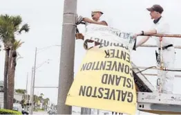  ?? JENNIFER REYNOLDS/THE GALVESTON COUNTY DAILY NEWS ?? Workers take down banners to prepare for Tropical Storm Nicholas on Monday in Galveston, Texas.