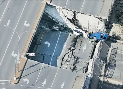  ?? JOHN MAHONEY/FILES ?? Vehicles lay overturned after a section of de la Concorde Blvd. in Laval collapsed onto Highway 19 on Sept. 30, 2006.