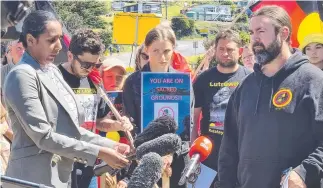  ??  ?? Aboriginal community protests at Eaglehawk Neck on Monday.
Picture: Sara Maynard