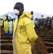  ??  ?? Burials and rescue efforts press on in Sierra Leone amid the threat of further disaster.