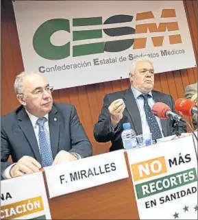  ?? ANA JIMÉNEZ ?? Los doctores Miralles y Tomàs presentaro­n el manifiesto médico