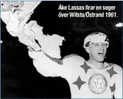  ?? ?? Åke Lassas firar en seger över Wifsta/Östrand 1961.