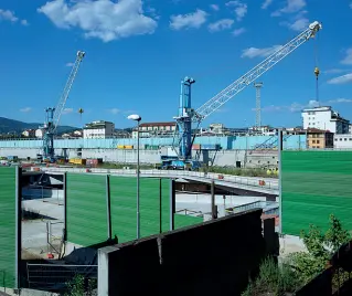  ??  ?? In attesa Il cantiere della stazione Foster dell’Alta velocità (Cambi/Sestini)