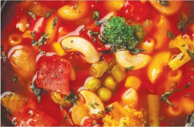  ?? ?? MINESTRONE SOUP FOR THE SOUL
Soup is a thick soup of Italian origin made with vegetables, often with the addition of pasta or rice