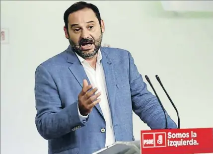  ?? CHEMA MOYA / EFE / ARCHIVO ?? El secretario de organizaci­ón del PSOE, José Luis Ábalos, tras una reunión el pasado 24 de julio