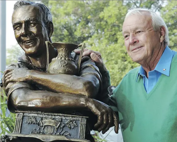  ?? DAVE ABEL ?? Arnold Palmer stands beside a statue of himself in 2005 during the 50th anniversar­y tribute to Palmer’s first PGA win at the Canadian Open in 1955. Palmer died at age 87 on Sunday after battles with both heart disease and cancer.