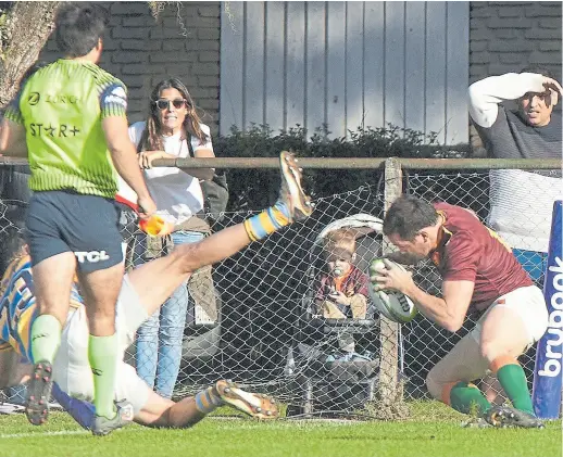  ?? Hernán zenteno ?? Gosio, un emblema de Newman apoya uno de sus tres tries ante Hindú