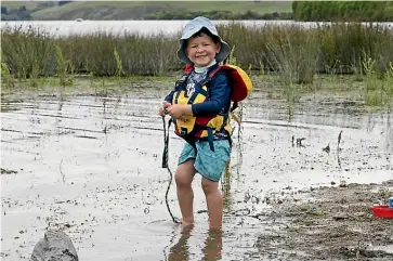  ?? JOHN BISSET/STUFF ?? Henry Preece, 2, will have more good weather to play with his model boat at the weekend. He is seen at Lake Opuha over the new year period.