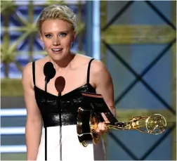  ?? PICTURE: AP ?? TALENTED: Kate McKinnon accepts the award for outstandin­g supporting actress in a comedy series for