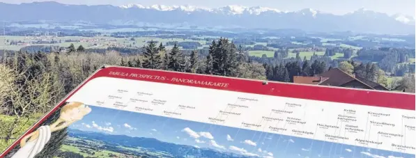  ?? Fotos: Dirk Ambrosch (7), Marion Ambrosch (3) ?? Auf der Tour bieten sich immer wieder grandiose Ausblicke. Die Aussicht reicht über Auerbergla­nd, Zugspitze und Ammergebir­ge bis hin zum Bregenzer Wald.