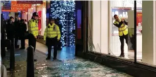  ??  ?? Desperate: Shoppers smashed a window as they fled House of Fraser