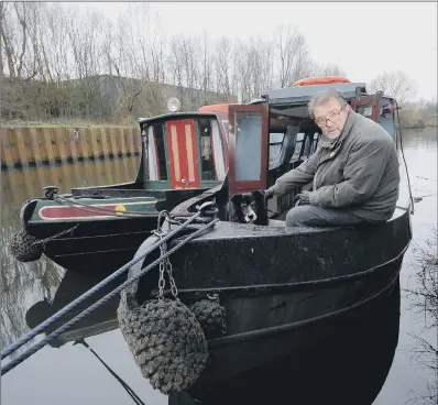  ?? MAIN PICTURE: SIMON HULME ?? HELP: Project director Alan Bolton on the Float Your Boat vessel near Thwaite Mills Museum. Left, inset: Stuart Arfield