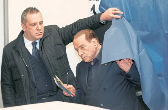  ??  ?? Veliki povratak Berlusconi­ja o čemu mnogi pišu, samo je fiktivan, jer neće biti u parlamentu, vladi, a i politički je toliko oslabljen da više ne može vući ni konce izvana. Desno gore Di Maio, dolje Renzi