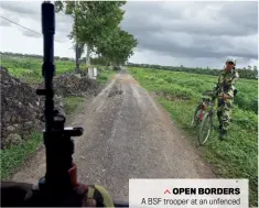  ?? RUPAK DE CHOWDHURI/REUTERS ?? OPEN BORDERS A BSF trooper at an unfenced section of the India-Bangladesh border in West Bengal