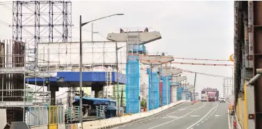  ??  ?? Constructi­on work at the Skyway Extension