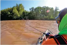  ??  ?? La travesía es una disciplina distinta que podemos conquistar en nuestros kayaks de pesca. Sortearemo­s dificultad­es, acamparemo­s, remaremos mucho y tal vez pesquemos, pero para muchos es descubrir una conexión con la naturaleza y otras personas.