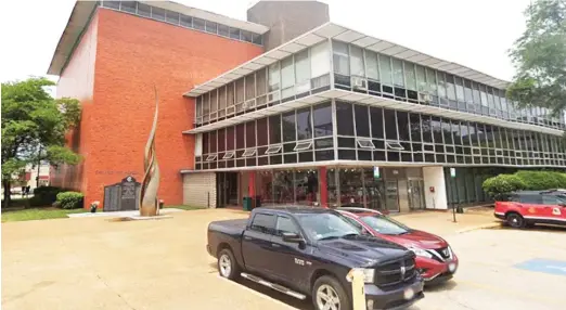  ?? GOOGLE MAPS ?? Training at Robert J. Quinn Fire Academy, 558 W. De Koven St., was temporaril­y suspended after multiple people tested positive for coronaviru­s.