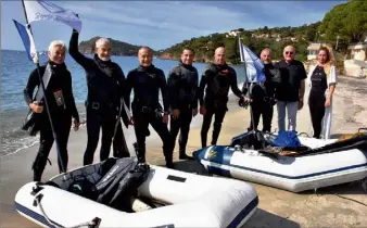  ?? (Photo C. M.) ?? Léa Fraga (à droite) aux côtés de Jean-Paul Julien, élu à l’environnem­ent en compagnie des six plongeurs de l’associatio­n « Fonds bleus ».