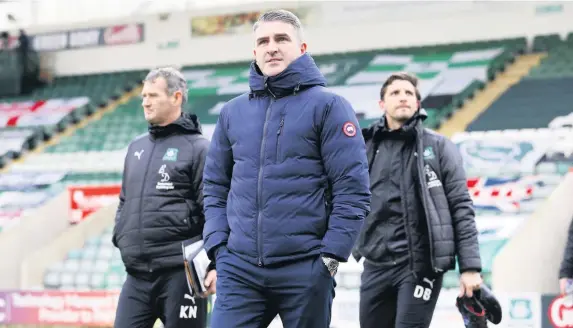  ?? Dave Crawford/PPAUK ?? > Ryan Lowe (centre), manager of Plymouth Argyle, before Saturday’s match between the Pilgrims and Crewe Alexandra at Home Park