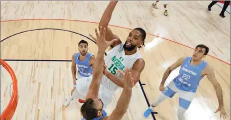  ??  ?? D’Tigers’ Jahlil Okafor (second right) up in flight against an Argentine during Monday night build up game in Las Vegas