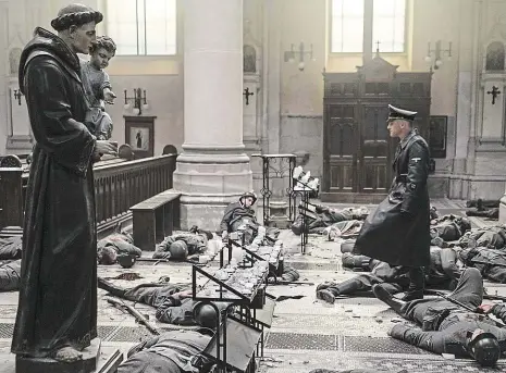  ?? Foto: Bontonfilm ?? Drobné nepřesnost­i Při dobývání kostela sv. Cyrila a Metoděje, ve kterém se skrývali čeští parašutist­é, žádný německý voják nepadl.
