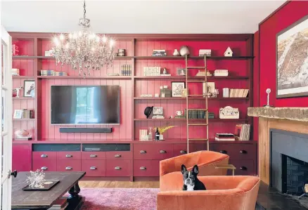  ?? GARRETTROW­LAND ?? A home in Cold Spring, NewYork, where AmmorArchi­tecture integrated the TV into built-in shelving, adding swivel chairs that can rotate to face the screen or the fireplace.