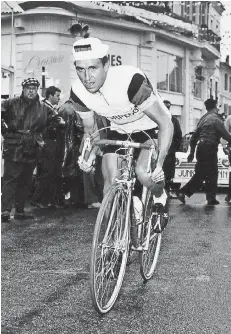  ?? FOTO: ULLSTEIN ?? In seiner aktiven Zeit war Hennes Junkermann, hier beim Zeitfahren der Tour de France 1961, als Allrounder gefürchtet und respektier­t.