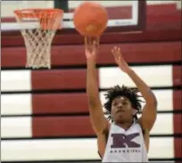  ?? TANIA BARRICKLO — DAILY FREEMAN ?? Brian Moore takes a shot during recent Kingston boys basketball practice.