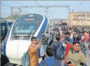  ?? HT ?? The train reached the Varanasi Cantonment station at 3.25pm instead of its scheduled arrival at 2pm.