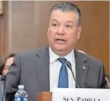  ?? ?? Alex Padilla durante una audiencia en Washington