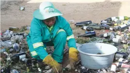  ?? Picture: Reitumetse Makwea ?? WASTE WARRIOR. Volunteer Bongi Ubisiat works at the Swikoxeni Waste Recycling Project site.