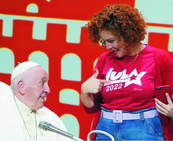  ?? ?? AP
Francisco, ayer, durante el encuentro que mantuvo con jóvenes economista­s en la localidad italiana de Asís