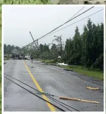  ?? PHOTO AGENCE QMI, DOMINIQUE LELIÈVRE ?? À Hébertvill­e, au Lac-Saint-Jean, des poteaux ont été arrachés sous la force des vents.